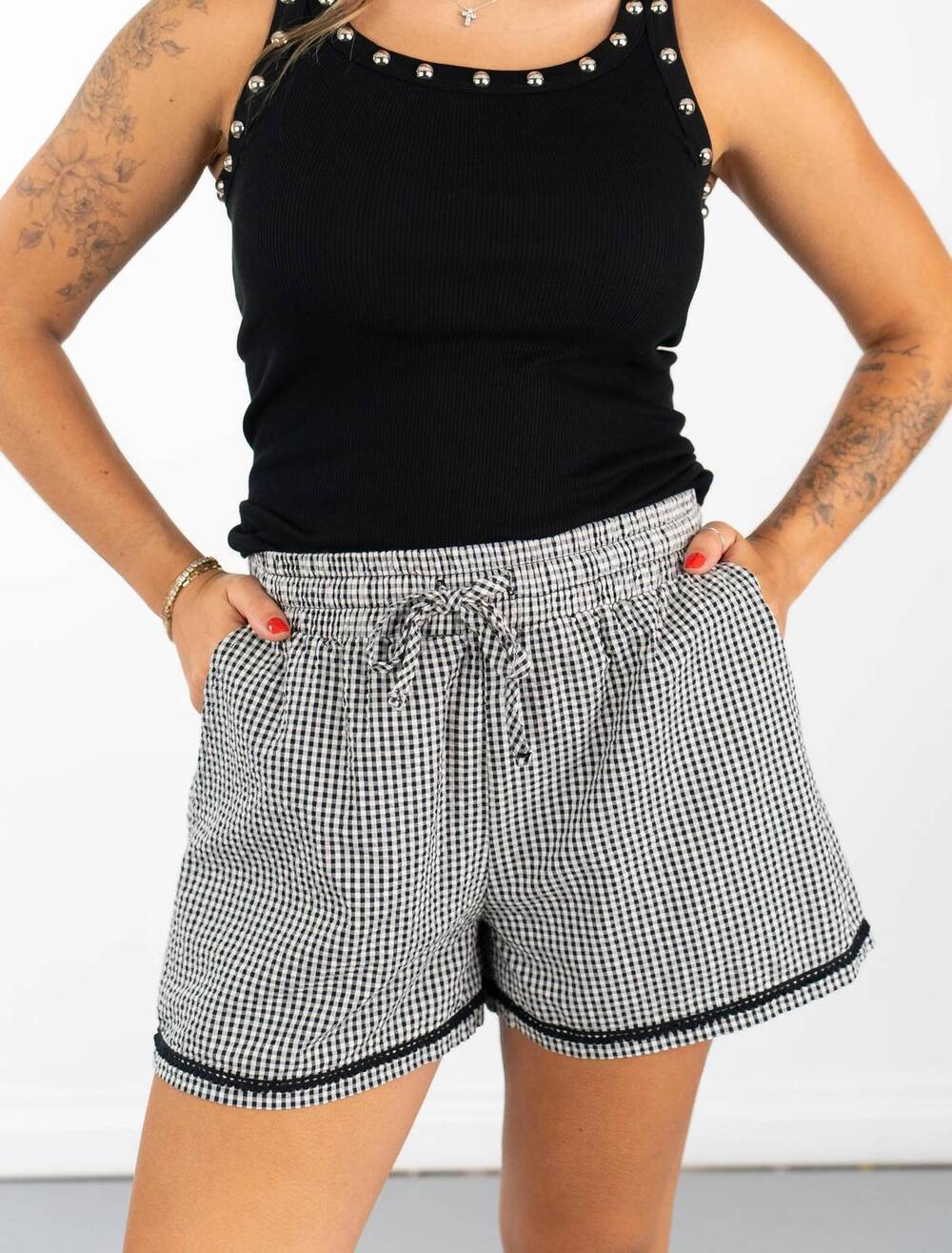 NEW CAYDN avery casual short in crisp black gingham